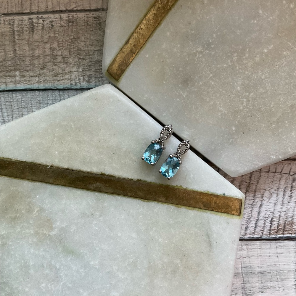 925 Sterling Silver Aqua Cubic Zirconia Stud Earrings